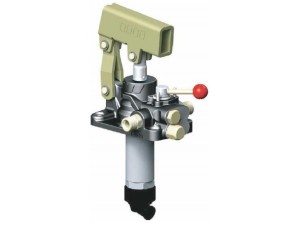 意大利OMFB公司PMI+VS系列雙作用液壓手動(dòng)泵，排量12cc/25cc/45cc，壓力：350bar/300bar/270bar，帶二位四通手動(dòng)換向閥和安全閥，操作雙作用液壓油缸。油箱安裝。